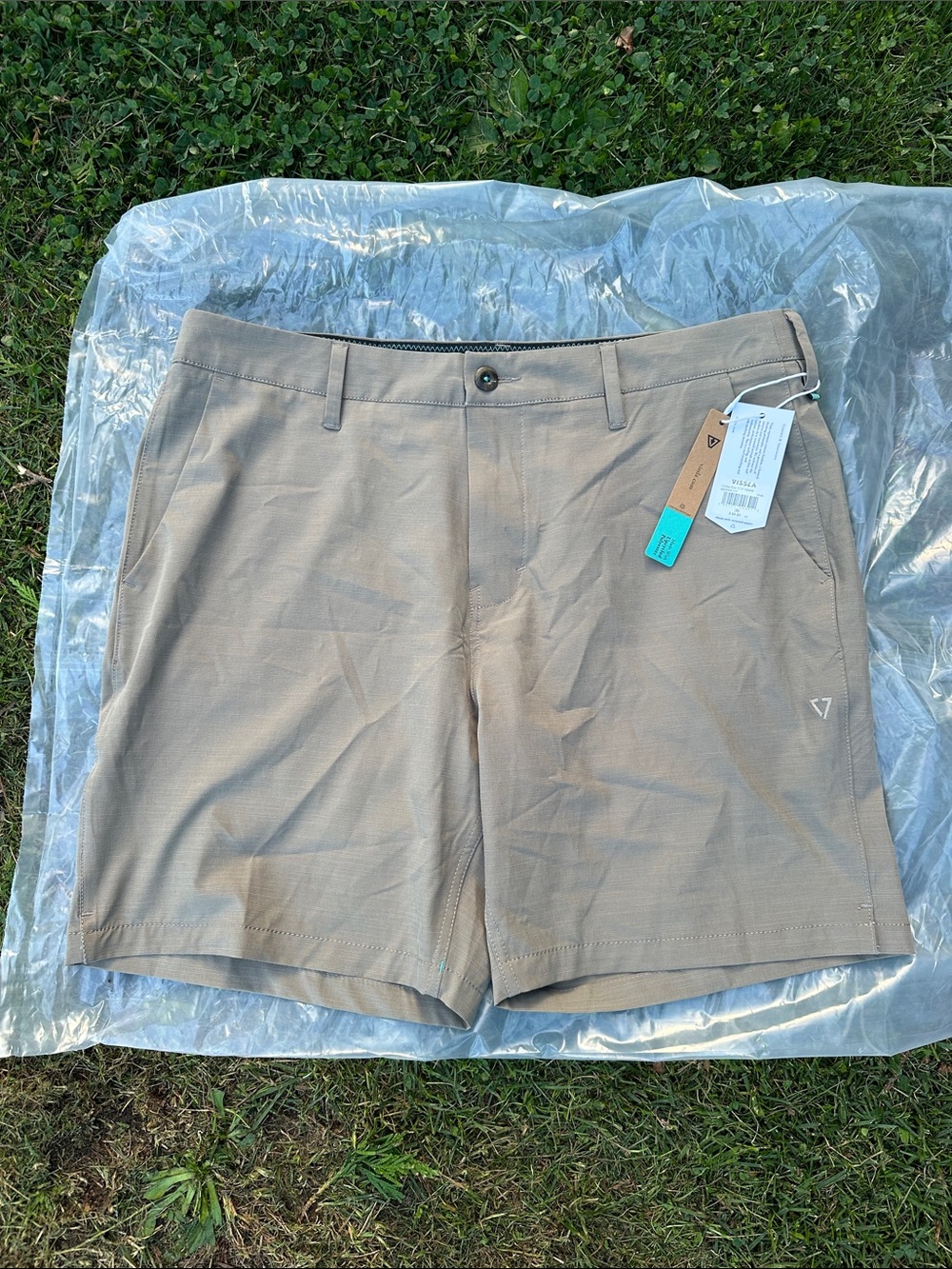 VISSLA Men's Tan Flat-Front Performance Shorts